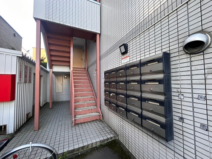 物件外観写真3　(エントランス部分)