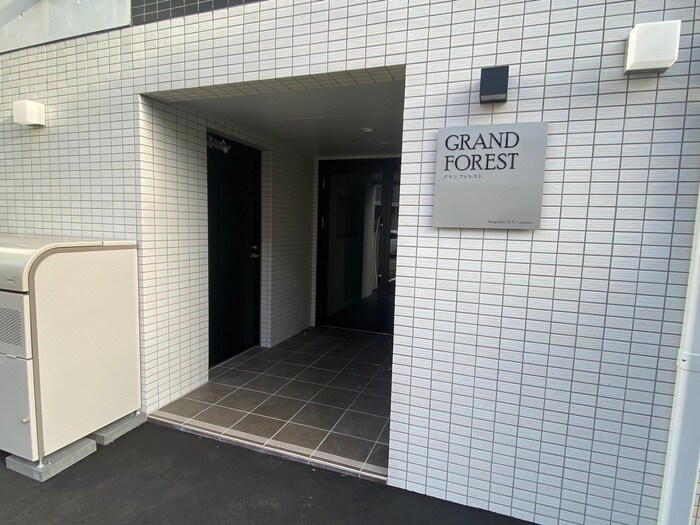 物件外観写真5　(エントランス部分)