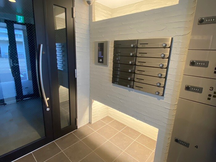 物件外観写真6　(エントランス部分)