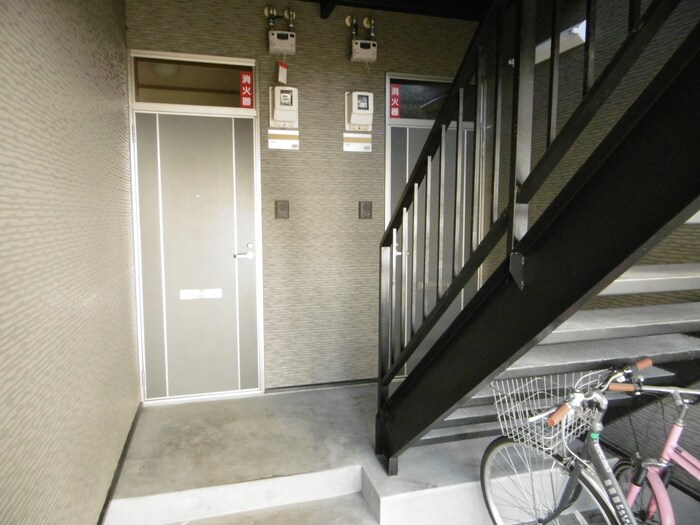 物件外観写真6　(エントランス部分)