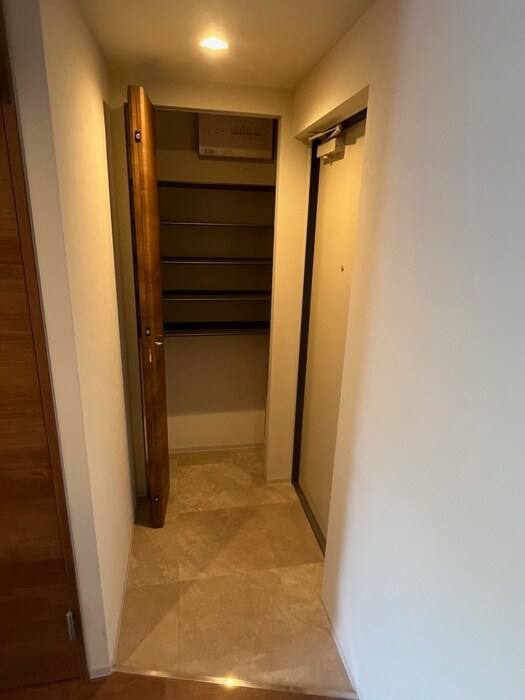 物件内観写真7　(玄関)