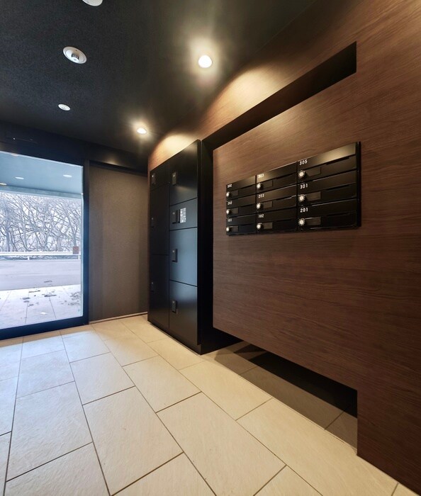 物件外観写真3　(エントランス部分)