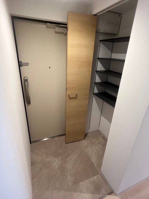 物件内観写真16　(玄関)