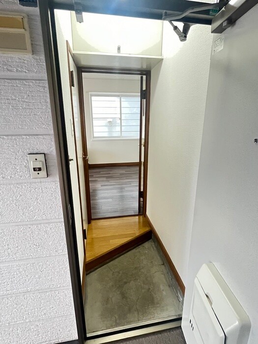 物件内観写真7　(玄関)