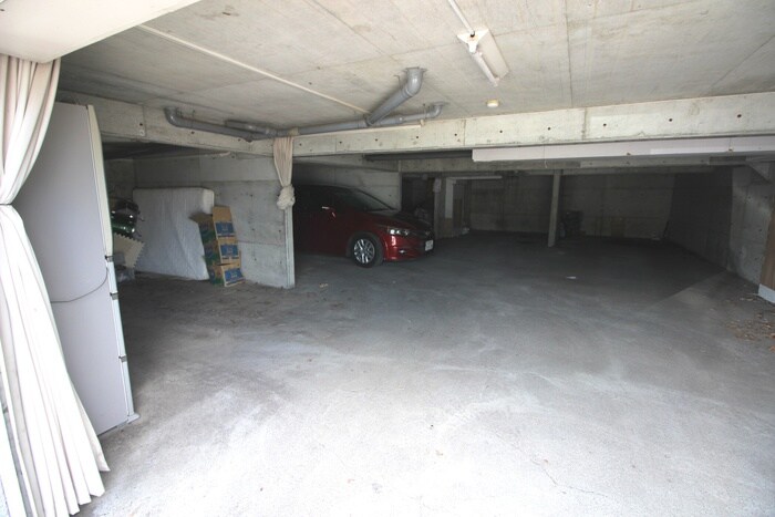 物件外観写真3　(駐車場)