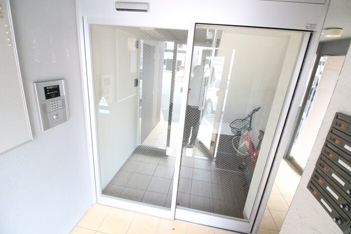 物件外観写真5　(エントランス部分)