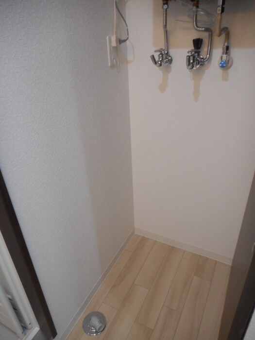 物件内観写真14　(洗濯機置場)