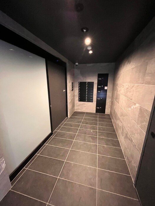 物件外観写真6　(エントランス部分)