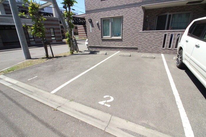 物件外観写真6　(駐車場)