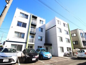 ピュア・コ－ト月寒外観写真