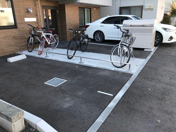 物件外観写真4　(駐車場)