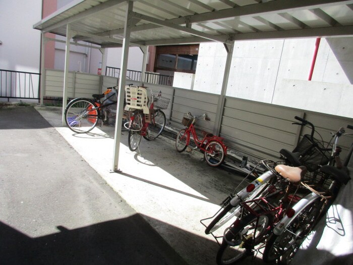 物件外観写真3　(駐輪場)