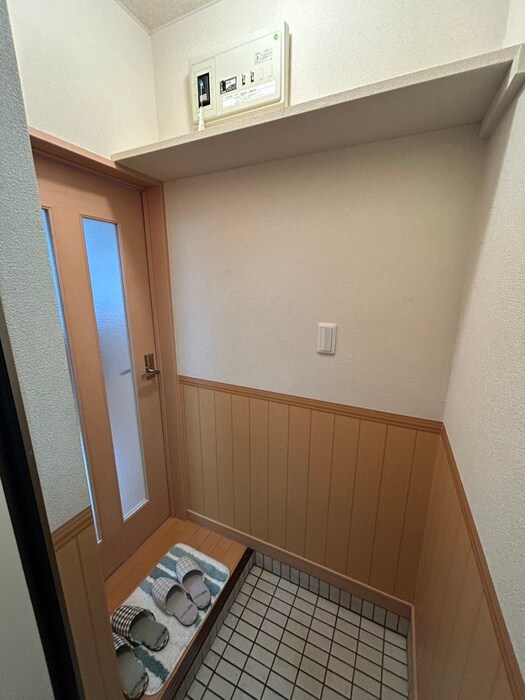 物件内観写真12　(玄関)