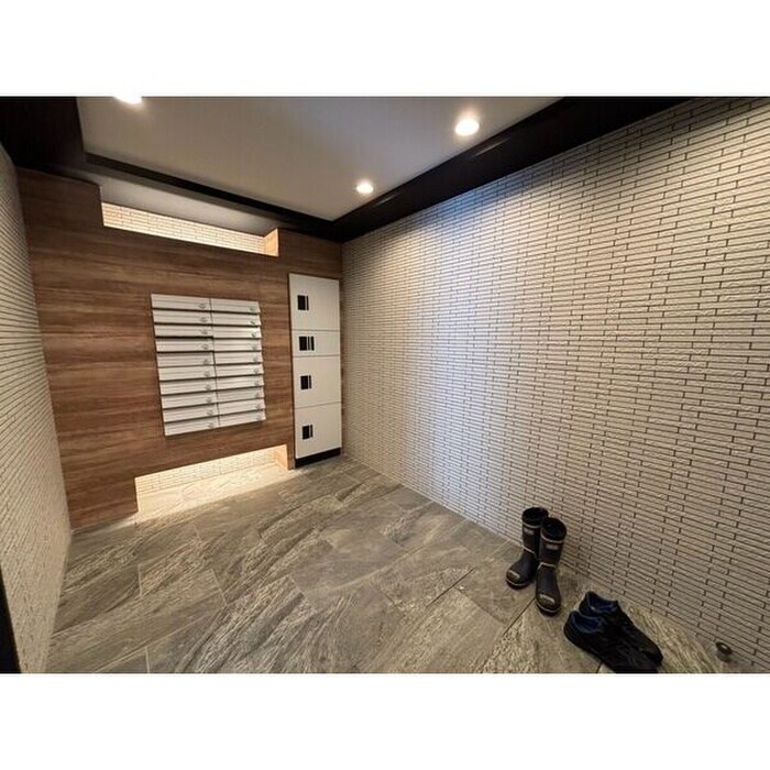 物件外観写真5　(エントランス部分)