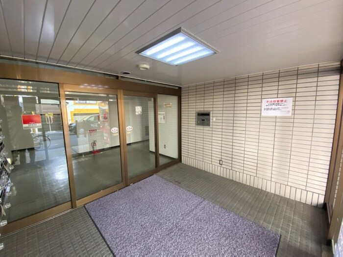 物件外観写真6　(エントランス部分)