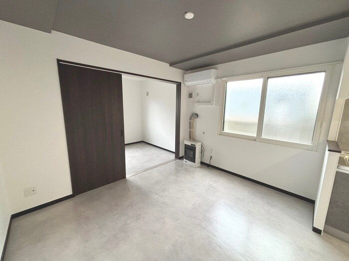 物件内観写真2　(居室)