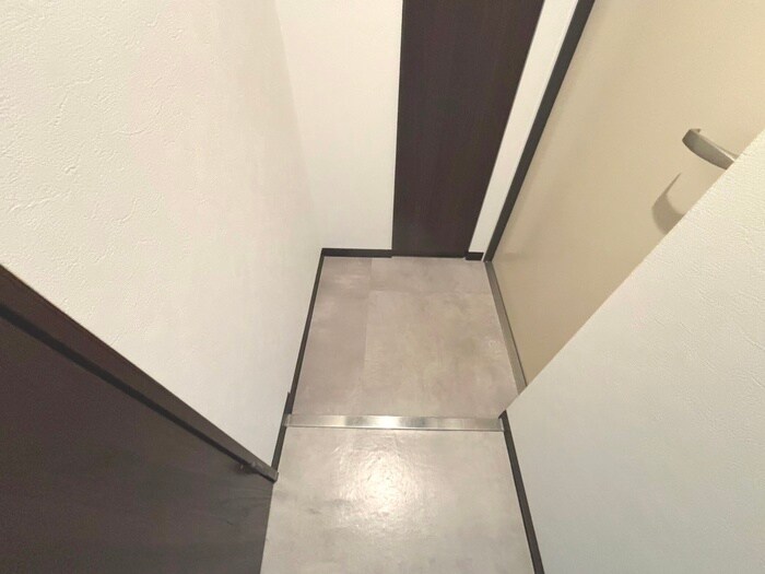 物件内観写真16　(玄関)