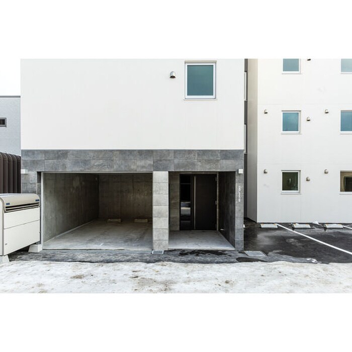 物件外観写真2　(駐車場)