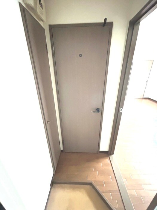 物件内観写真16　(玄関)
