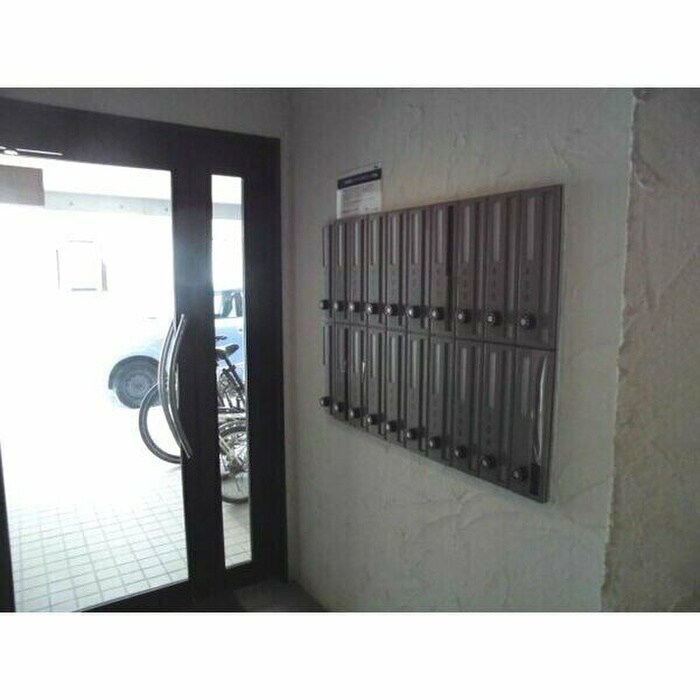 物件外観写真4　(エントランス部分)