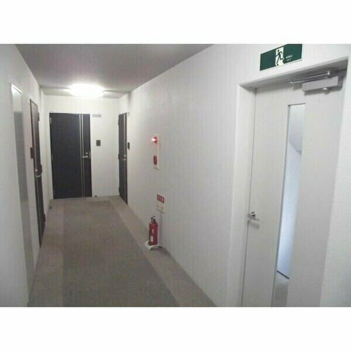 物件外観写真6　(エントランス部分)