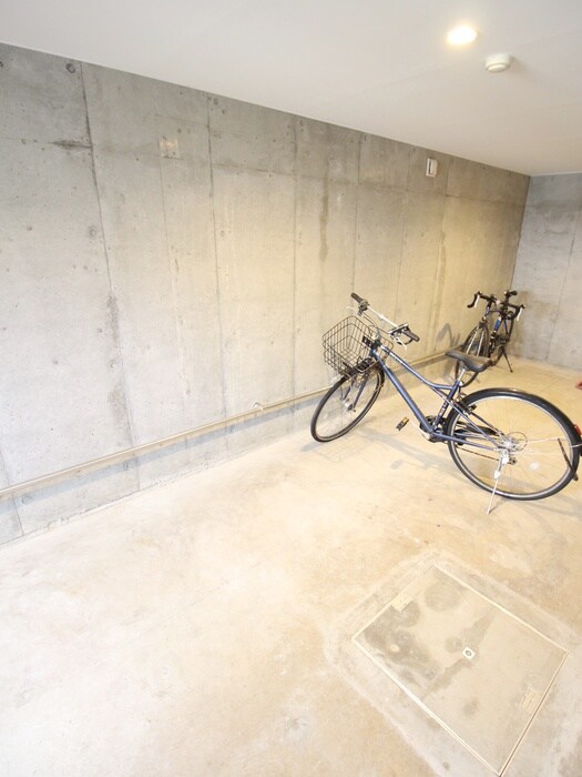 物件外観写真4　(駐輪場)