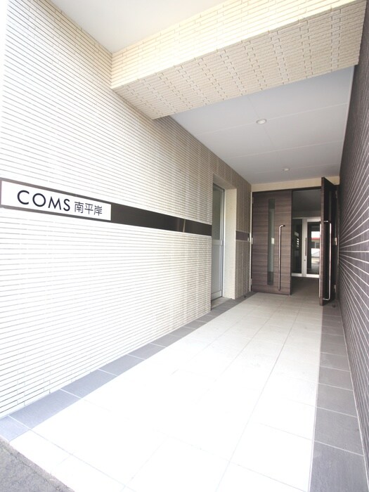 物件外観写真5　(エントランス部分)