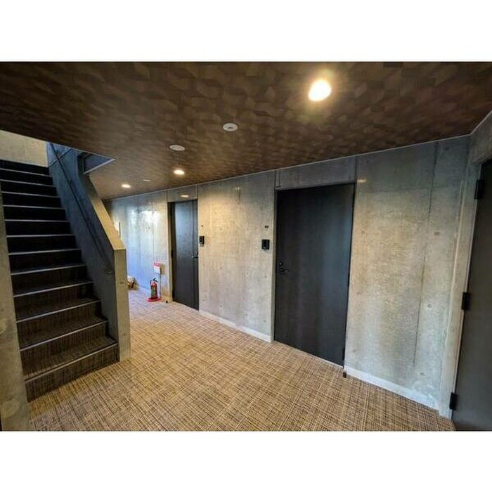 物件外観写真5　(エントランス部分)