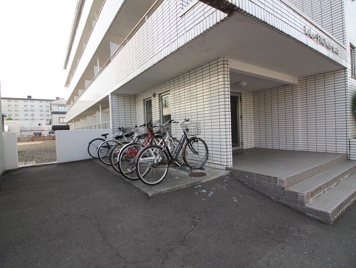 物件外観写真3　(駐輪場)