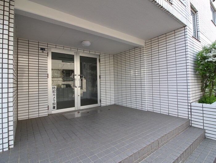 物件外観写真4　(エントランス部分)