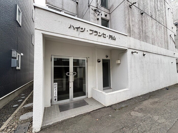 物件外観写真4　(エントランス部分)