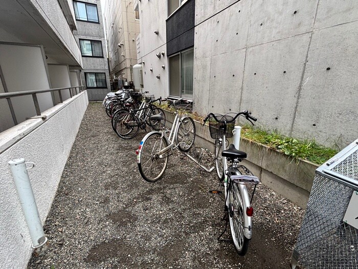 物件外観写真5　(駐輪場)