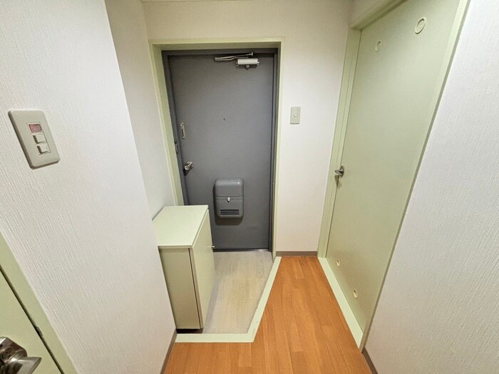 物件内観写真16　(玄関)