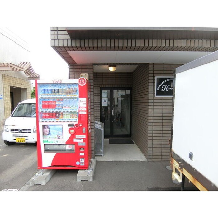 物件外観写真2　(エントランス部分)