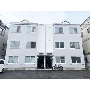 ローヤルハイツ宮の森弐番館外観写真