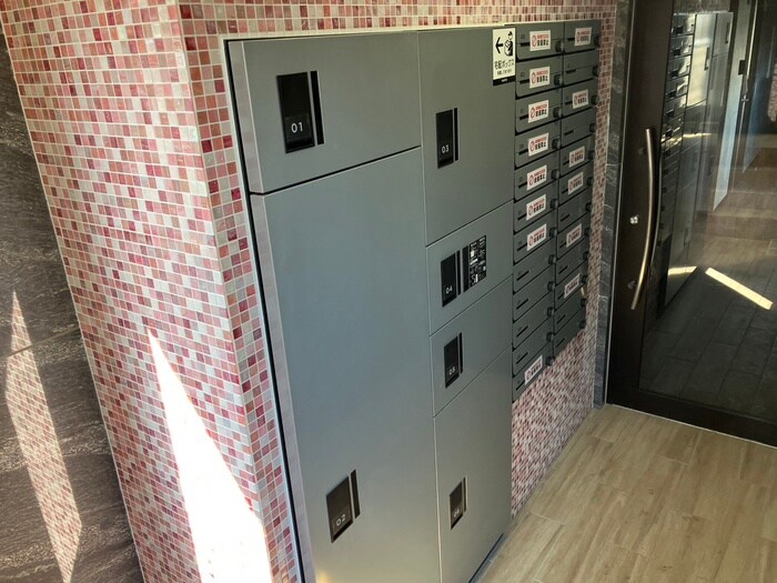 物件外観写真5　(エントランス部分)