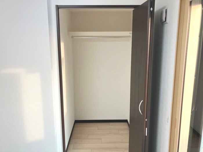 物件内観写真11　(玄関)