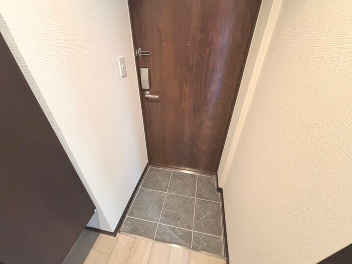 物件内観写真16　(玄関)