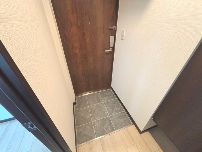 物件内観写真16　(玄関)