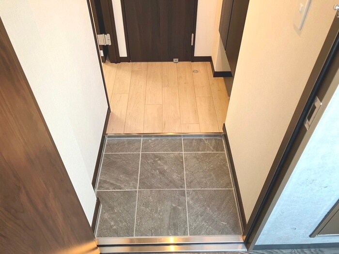 物件内観写真16　(玄関)