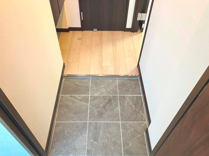 物件内観写真16　(玄関)