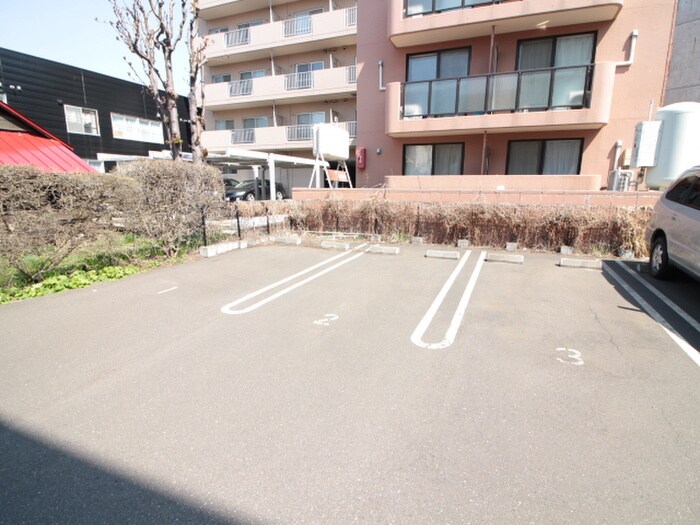 物件外観写真5　(駐車場)