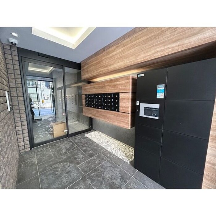 物件外観写真4　(エントランス部分)