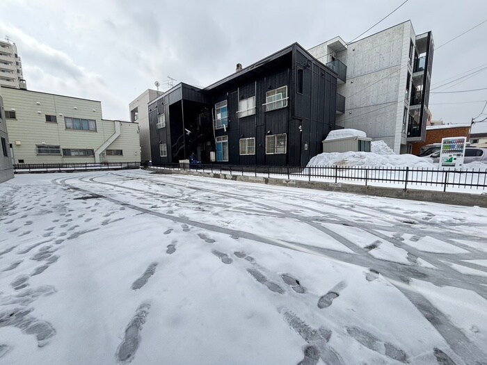 物件外観写真3　(駐車場)