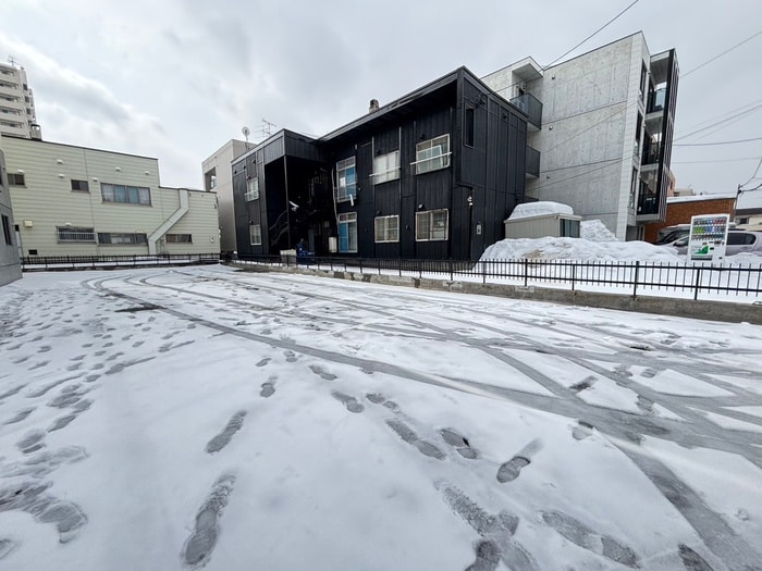 物件外観写真3　(駐車場)