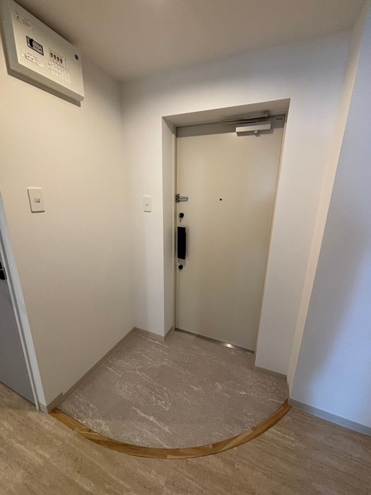 物件内観写真16　(玄関)