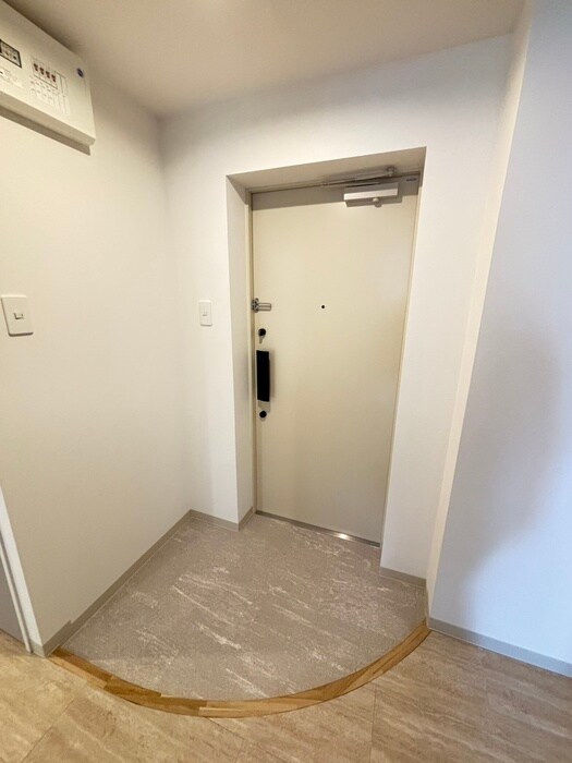 物件内観写真16　(玄関)