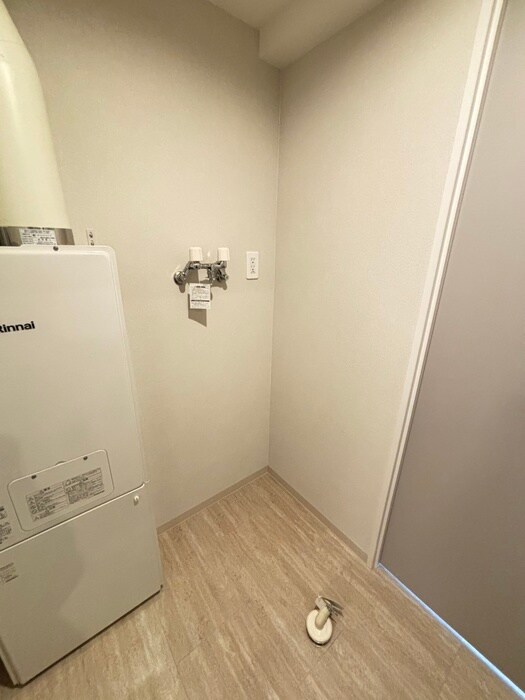 物件内観写真18　(洗濯機置場)