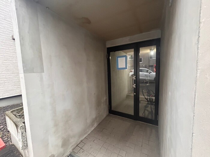 物件外観写真5　(エントランス部分)