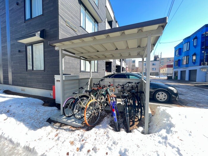 物件外観写真4　(駐輪場)